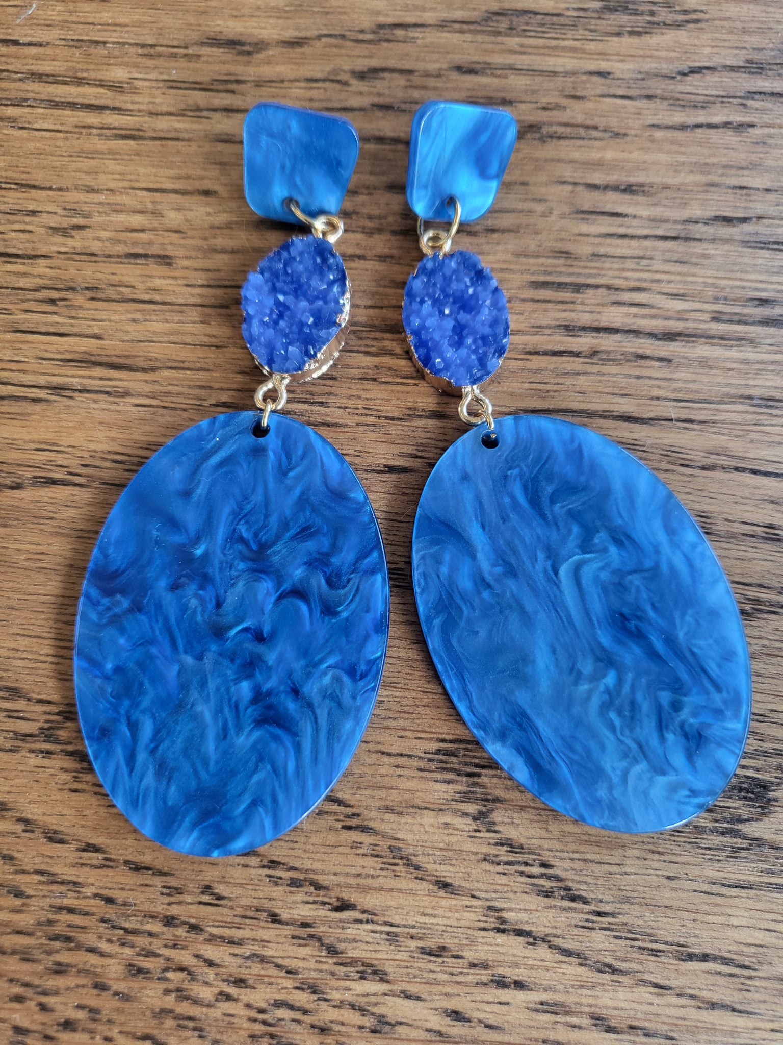 Long earrings with blue druzy stones