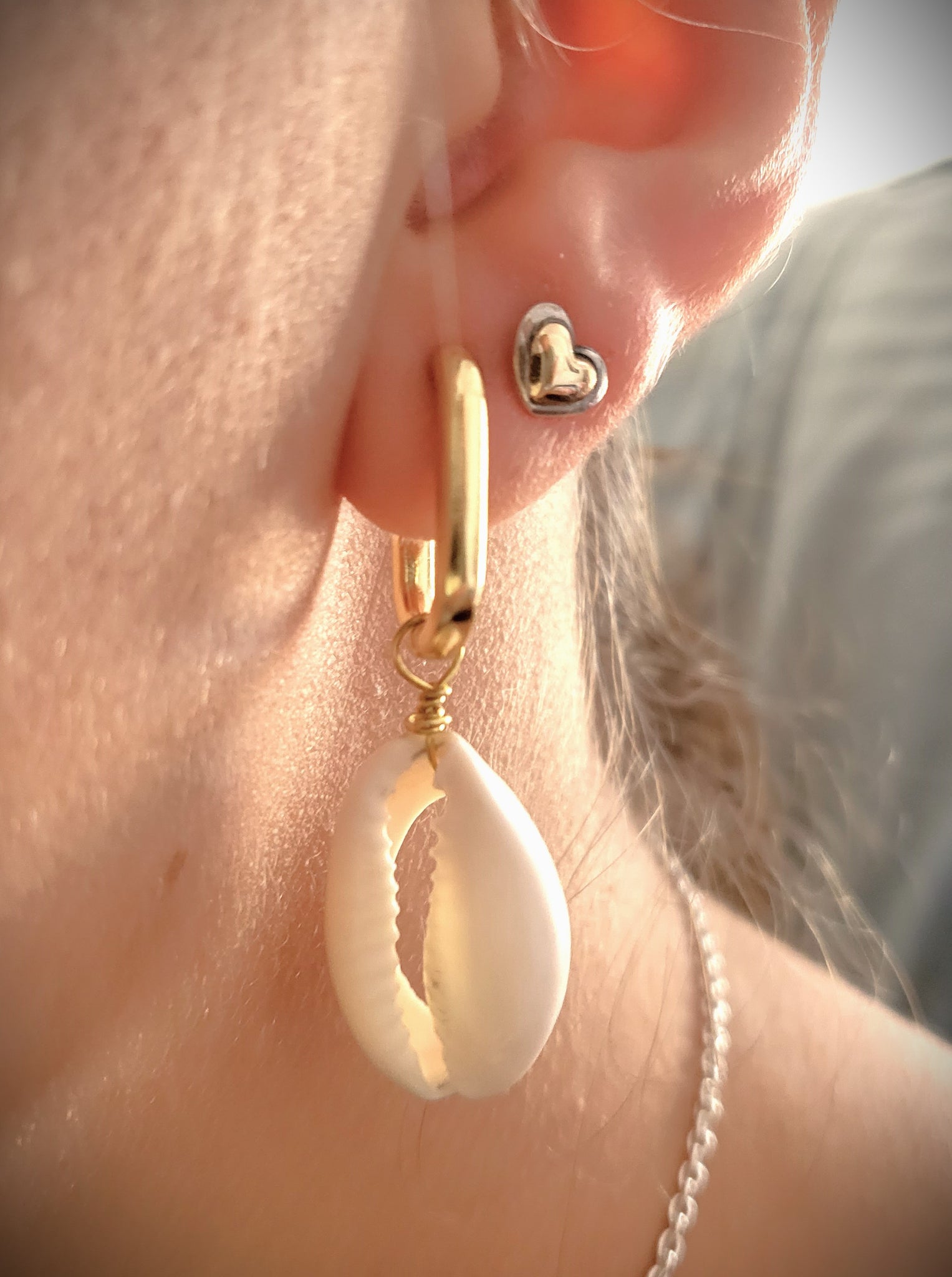 Sunchasers oval hoop earrings with seashell