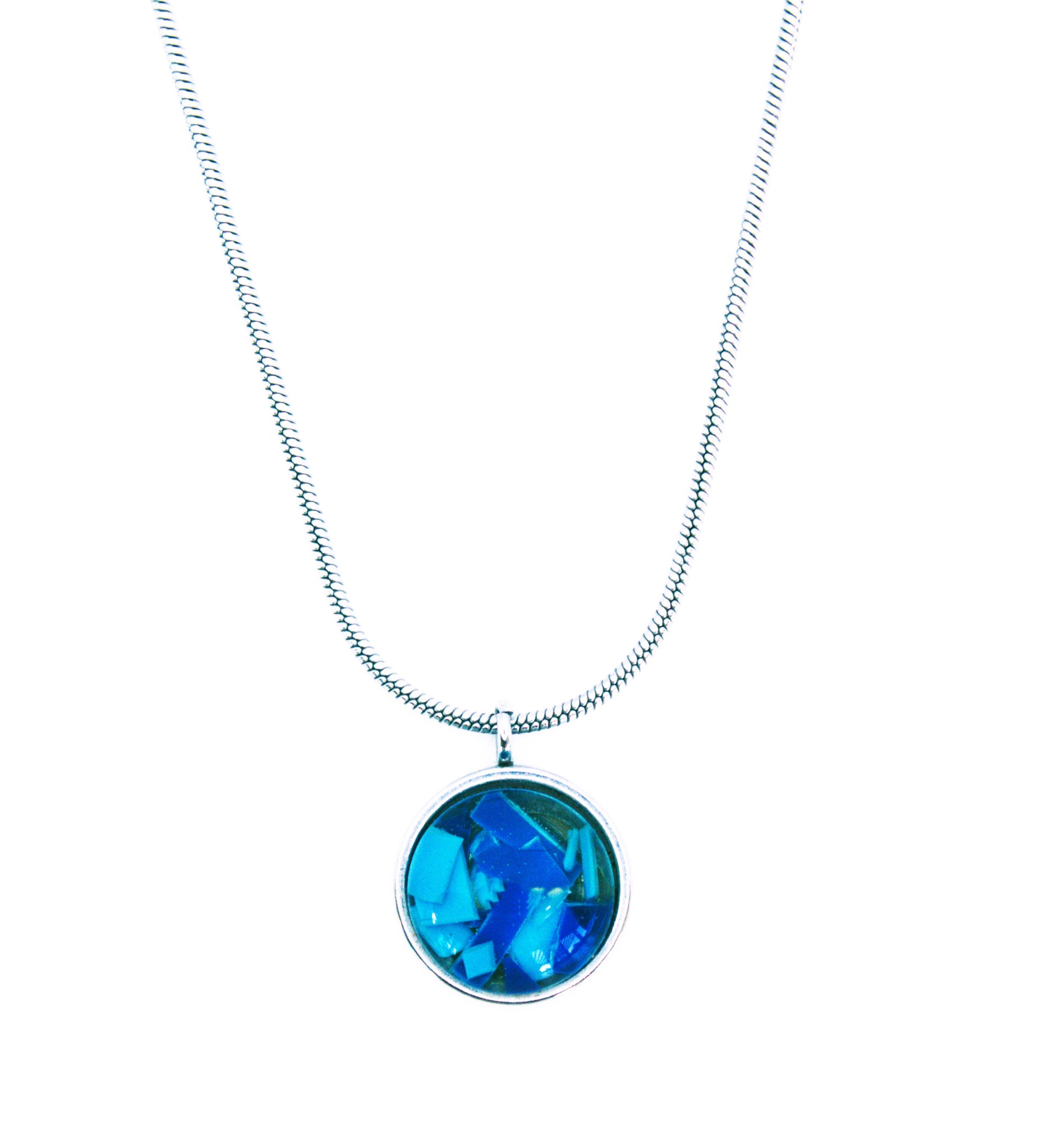 Necklace with a steel pendant setting of Ocean plastic