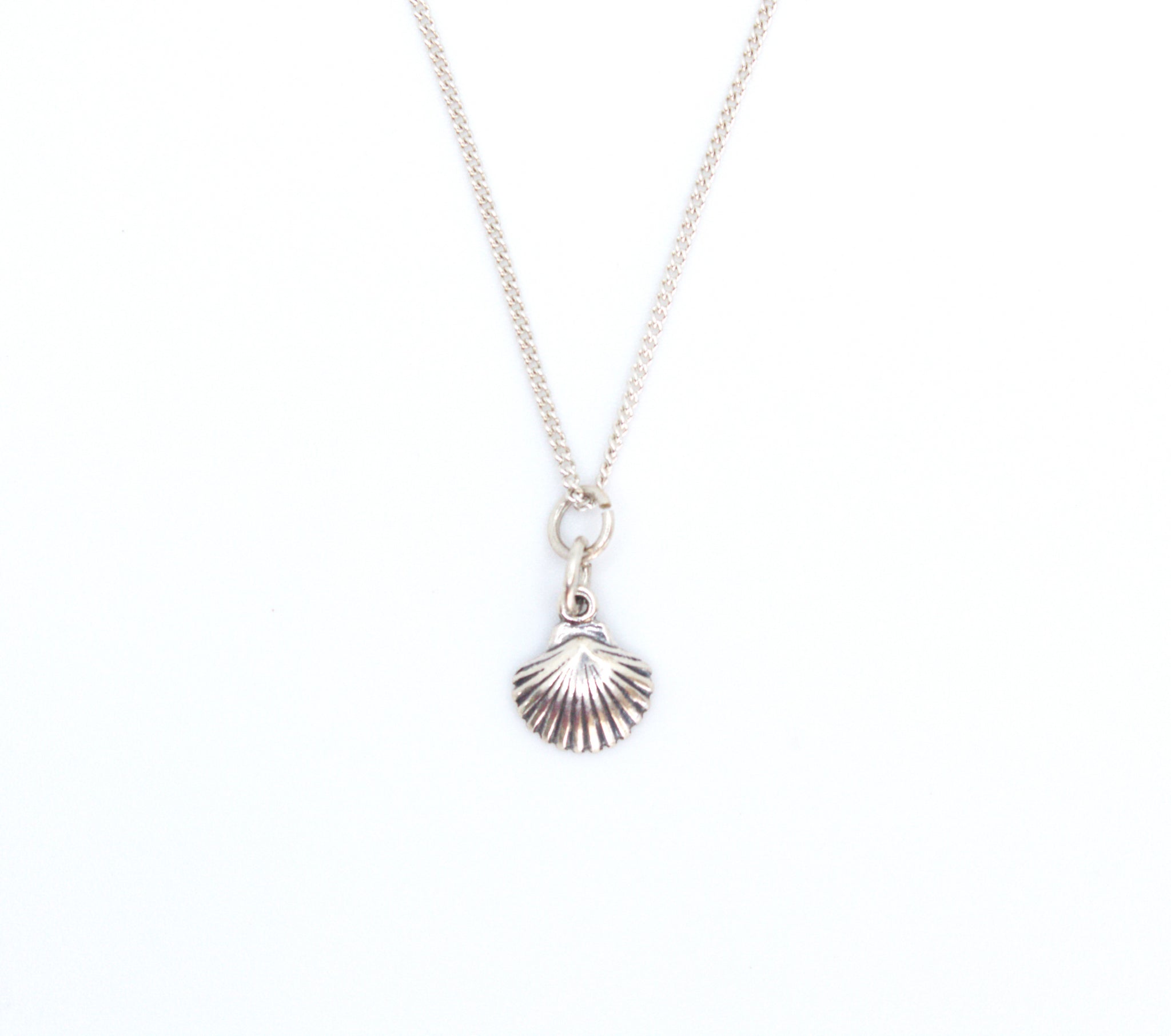 Sterling silver necklace with silver shell