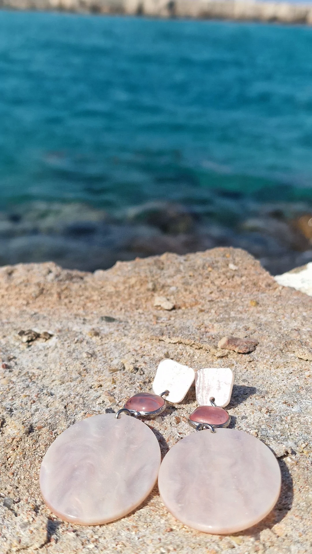 Earrings with semi-precious gemstone