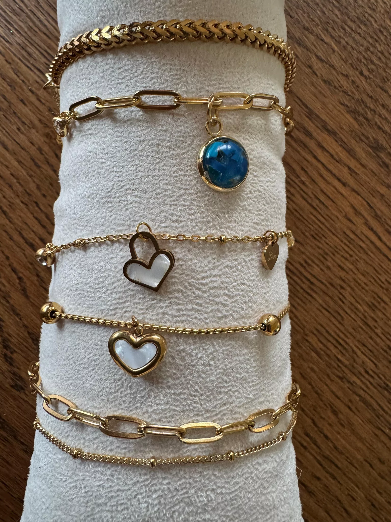 bracelet waterproof. Premium stainless steel with 18krt gold layer. Non-tarnish.