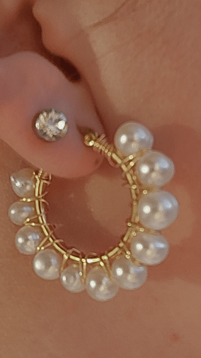 Hoop earrings with pearls