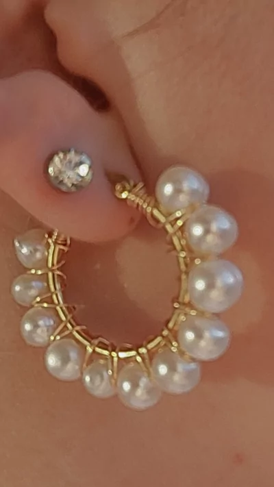 Hoop earrings with pearls