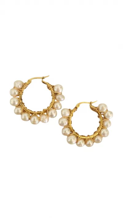 Hoop earrings with pearls