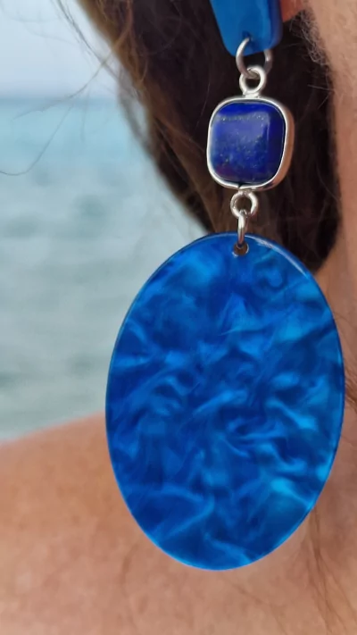 Earrings with semi-precious gemstone