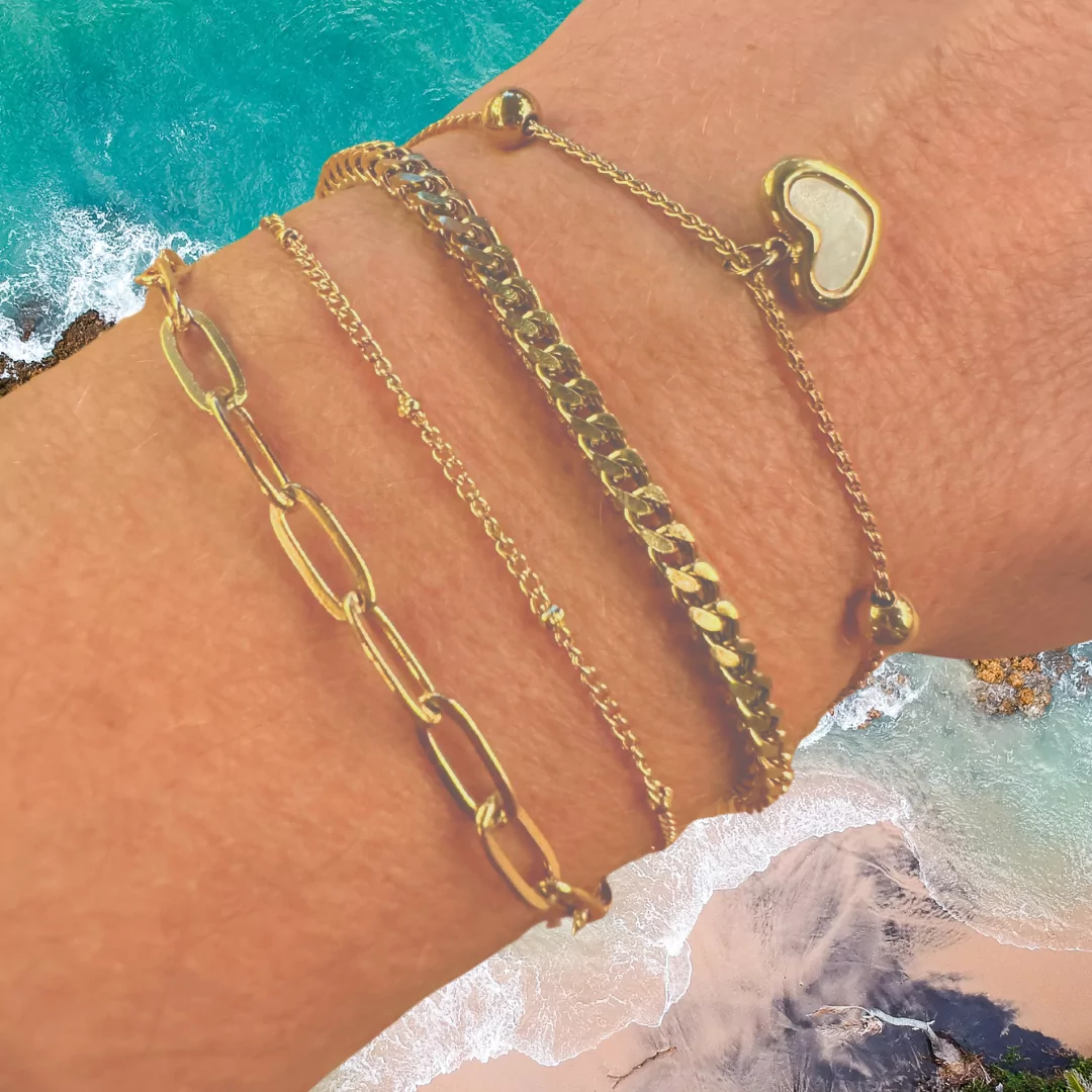 bracelet waterproof. Premium stainless steel with 18krt gold layer. Non-tarnish.